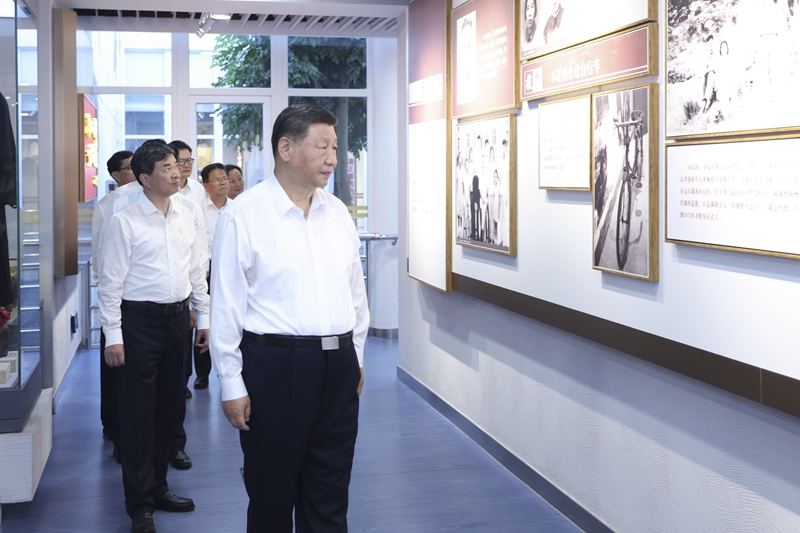 10月15日至16日，中共中央总书记、国家主席、中央军委主席习近平在福建考察。这是15日下午，习近平在漳州市东山县谷文昌纪念馆考察。