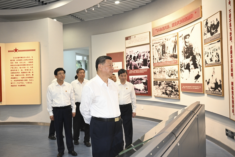 10月15日至16日，中共中央总书记、国家主席、中央军委主席习近平在福建考察。这是15日下午，习近平在漳州市东山县谷文昌纪念馆考察。