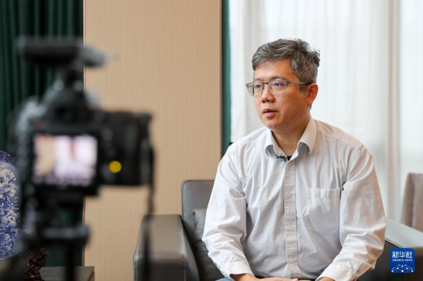 11月25日，在横琴澳门青年创业谷，纳金科技创始人雷震接受采访。