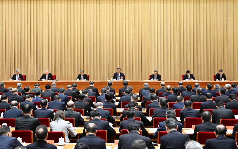 12月11日至12日，中央经济工作会议在北京举行。中共中央总书记、国家主席、中央军委主席习近平出席会议并发表重要讲话。李强、赵乐际、王沪宁、蔡奇、丁薛祥、李希出席会议。