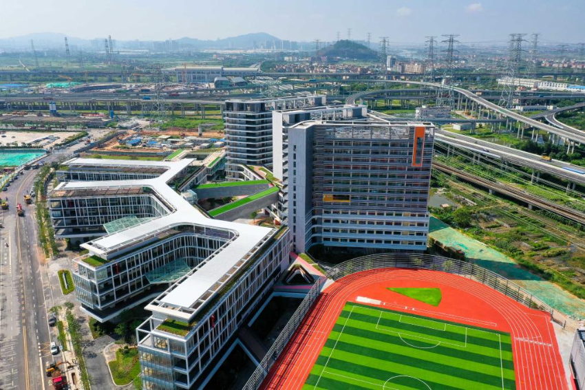 广州南沙民心港人子弟学校航拍图（无人机照片，2022年8月23日摄）。