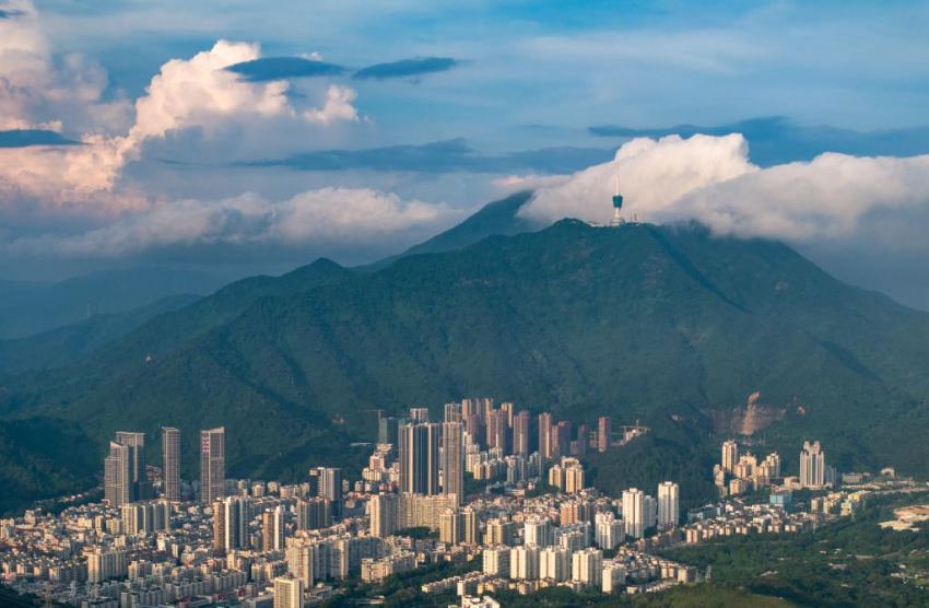 深圳梧桐山景色（无人机照片，2024年9月19日摄）。