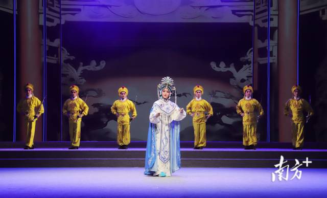 广东粤东潮剧院带来潮剧《大义巾帼之浩然正气》，陈婷婷饰演柴夫人。
