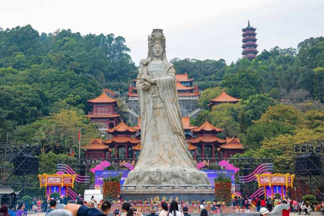 2025年粤港澳大湾区灯会震撼亮灯！