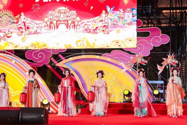 2025年粤港澳大湾区灯会震撼亮灯！