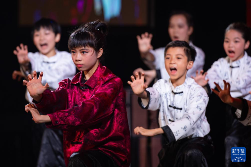 2月16日，澳门青少年武术学校学生在“青春·传承——2025乙巳年澳门文化艺术界新春大联欢”活动上表演。
