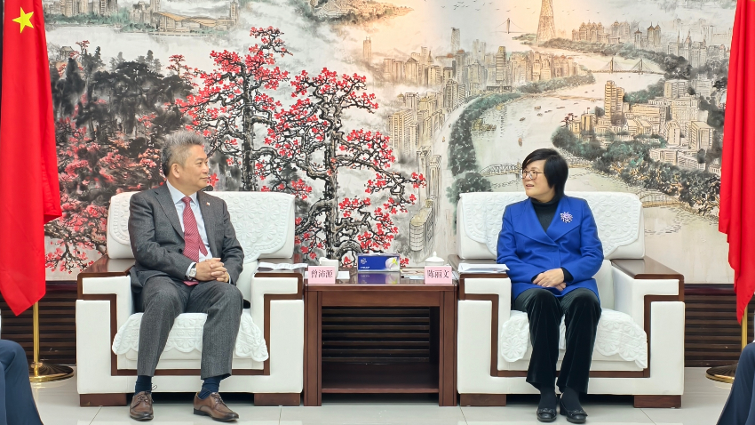 办主要领导会见广东省香港商会会长曾沛源一行