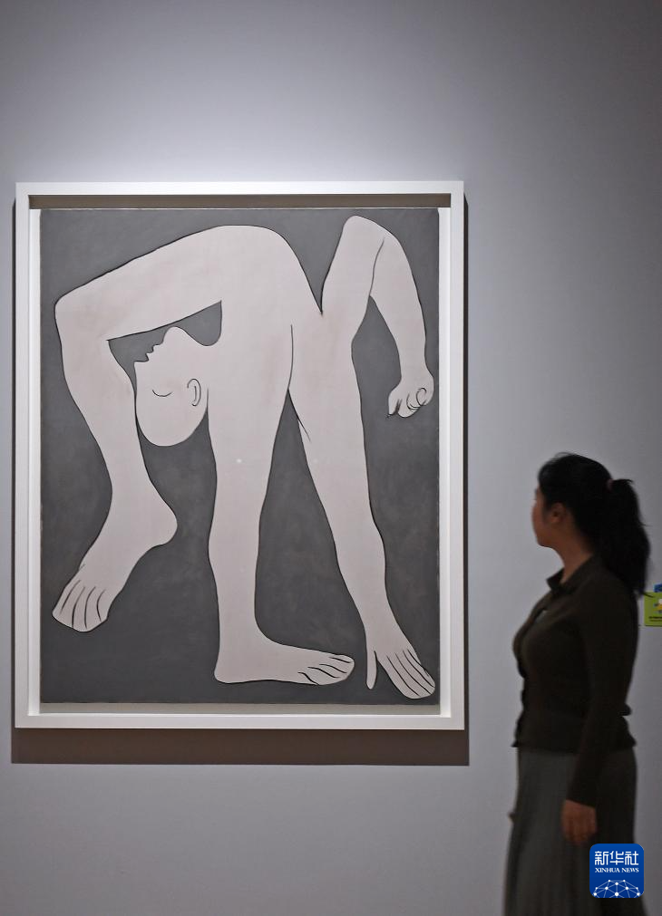 3月13日，媒体记者在参观毕加索作品。