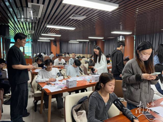张元亭教授团队在广东医科大学收集数据。