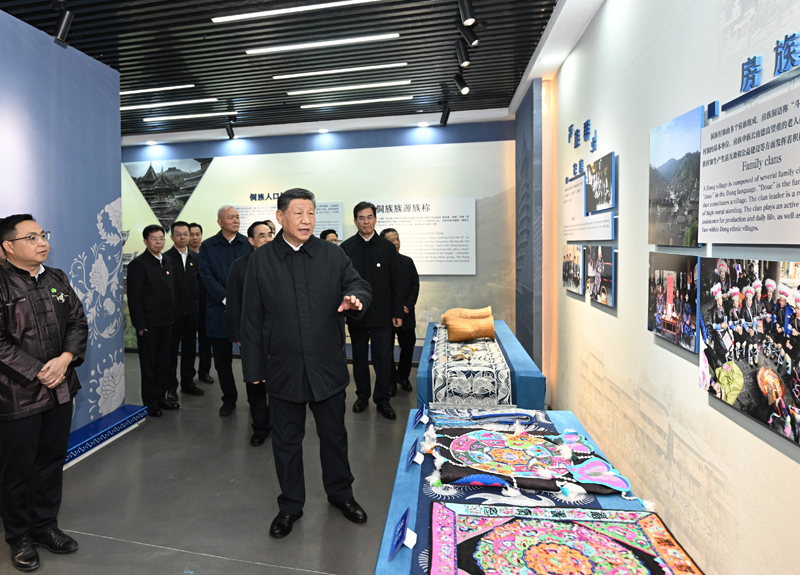 3月17日至18日，中共中央总书记、国家主席、中央军委主席习近平在贵州考察。这是17日下午，习近平在黔东南州黎平县肇兴侗寨侗族文化展示中心考察。