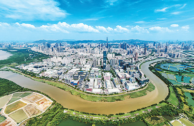 河套深港科技创新合作区及深圳河两岸风光。
