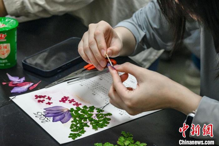压花实践课程体验。