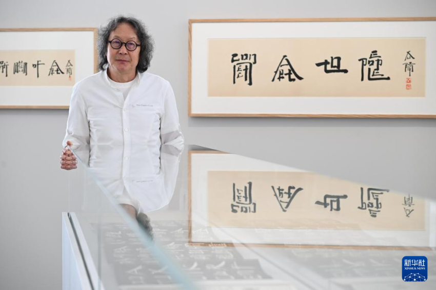 3月25日，“想东想西——英文方块字书法教室”展览在香港艺术馆举办传媒预展。