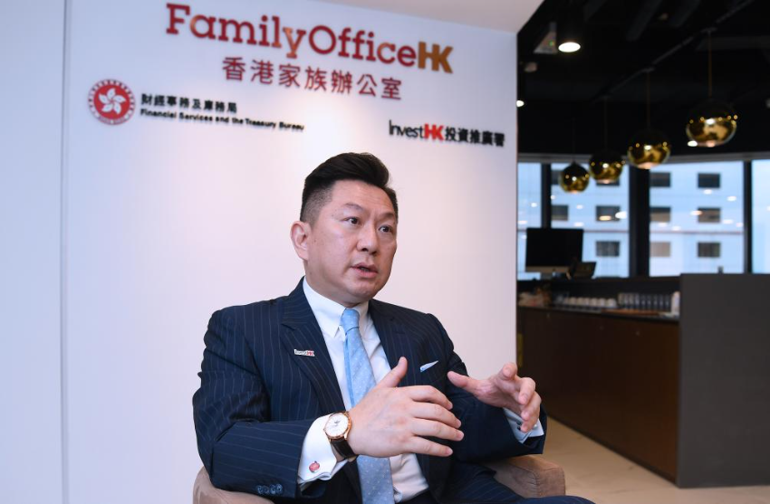 4月10日，香港投资推广署家族办公室环球总裁方展光接受新华社记者专访。