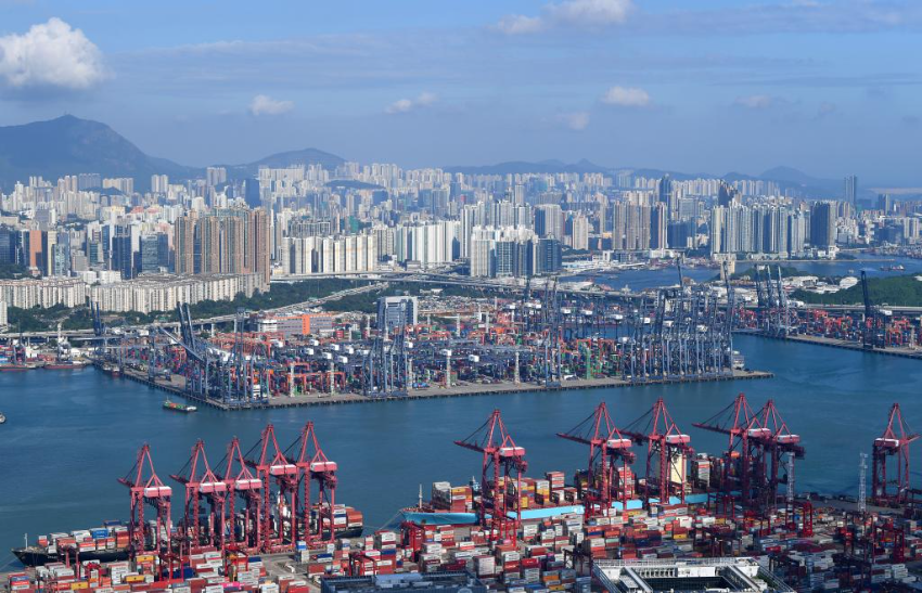 这是2024年9月17日拍摄的香港货柜码头。