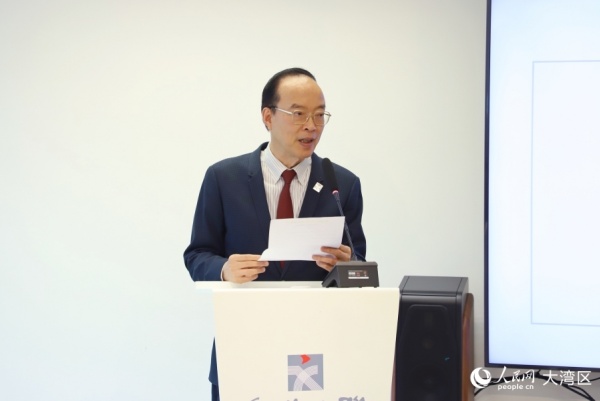 全国人大代表、香港文联会长马逢国介绍相关文艺项目。