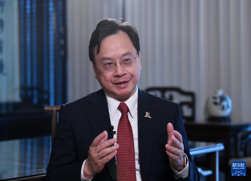 4月23日，香港中文大学校长卢煜明接受新华社记者专访。