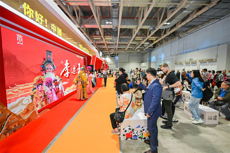 中国内地集中展区现场呈现精彩表演。