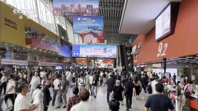 广交会上“买买买”不停，“老板传送带”10秒确定眼神