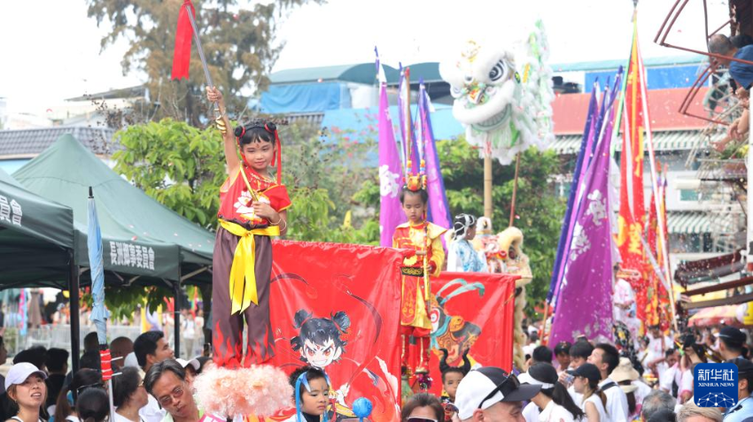 5月5日，“飘色会景巡游”在香港长洲举行。