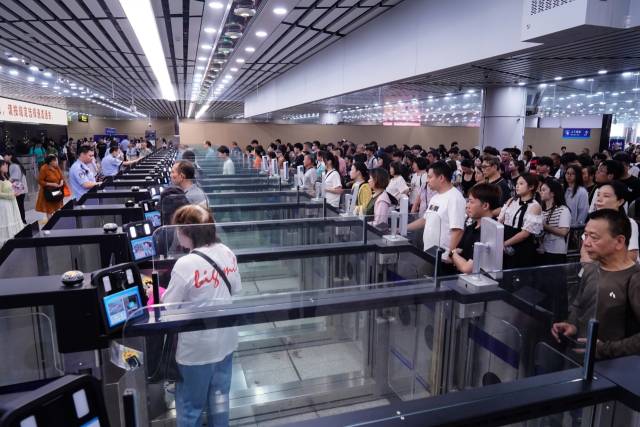 43.88万人次！拱北口岸单日通关客流再创新高