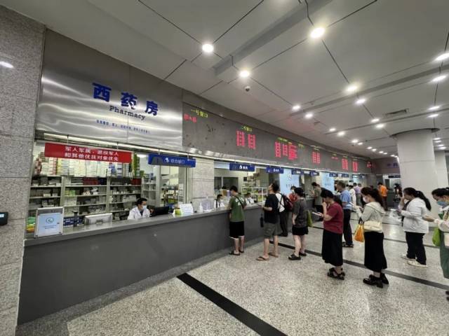 珠海市人民医院。