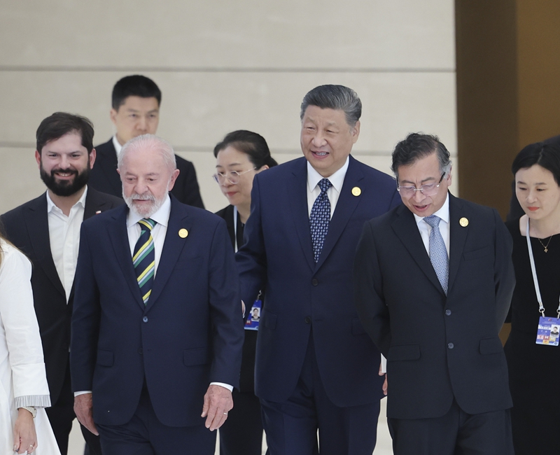 5月13日上午，国家主席习近平在北京国家会议中心出席中国－拉美和加勒比国家共同体论坛第四届部长级会议开幕式并发表主旨讲话。这是习近平同与会嘉宾出席开幕式。