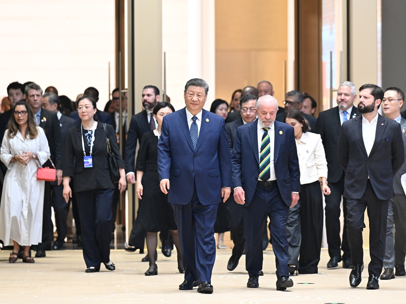 5月13日上午，国家主席习近平在北京国家会议中心出席中国－拉美和加勒比国家共同体论坛第四届部长级会议开幕式并发表主旨讲话。这是习近平同与会嘉宾出席开幕式。
