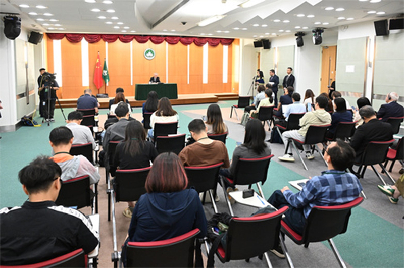 岑浩辉就夏宝龙考察调研澳门召开记者会。