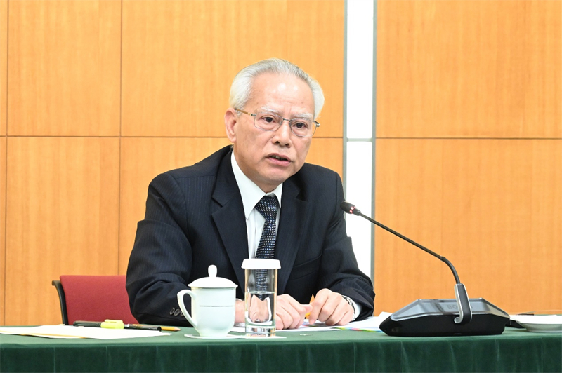 岑浩辉会见媒体并回答记者提问。