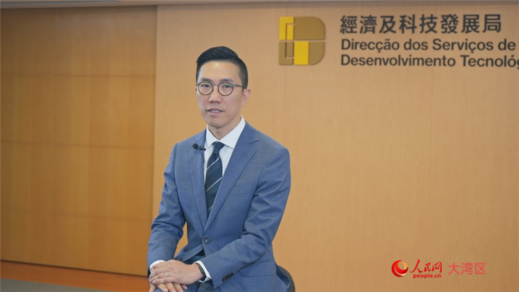 澳门特区政府经济及科技发展局局长邱润华接受人民网专访。