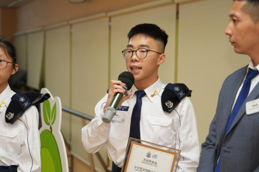 少年警讯金星得奖者曾梓轩在“少年警讯奖励计划2024颁奖典礼”上（2025年3月22日摄）。