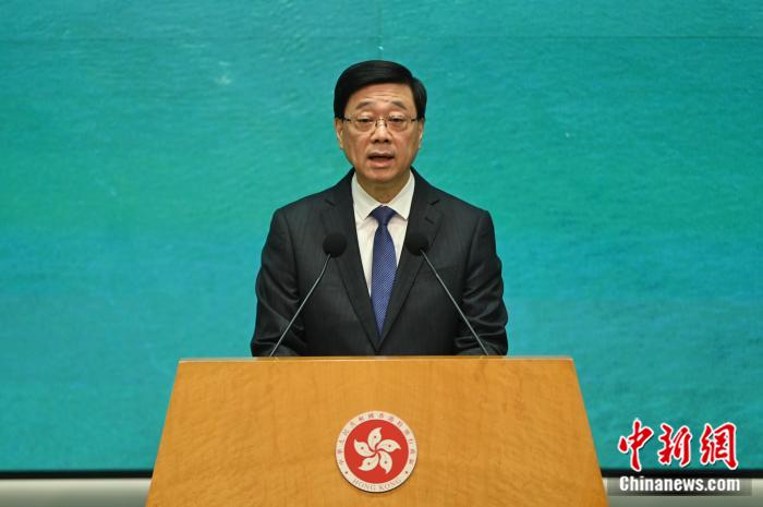 5月27日，香港特区行政长官李家超出席行政会议前会见媒体时表示，国际调解院落户为香港将带来多方面重大利益，不仅可提升香港国际地位，还能带来经济效益，并完善香港法治体系。 