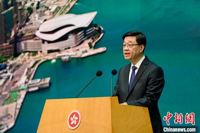 5月27日，香港特区行政长官李家超出席行政会议前会见媒体。