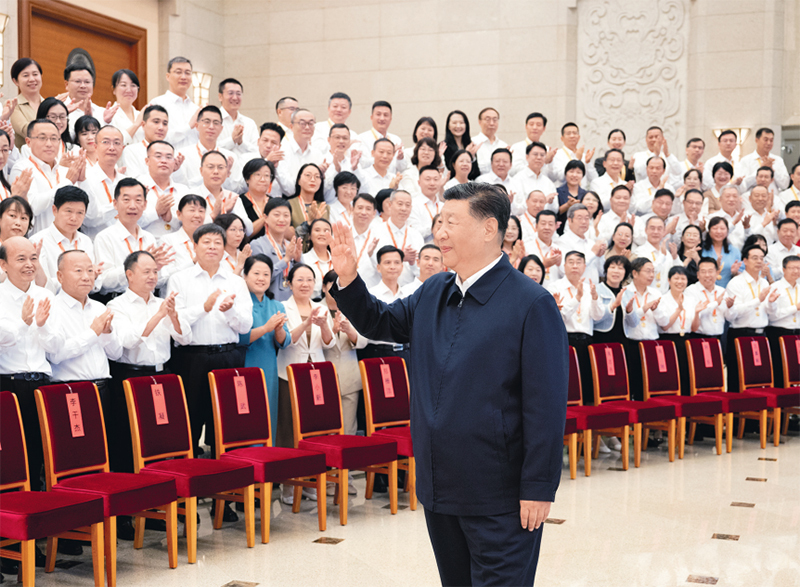 2024年9月9日，党和国家领导人习近平、李强、蔡奇、丁薛祥等在北京接见参加庆祝第四十个教师节暨全国教育系统先进集体和先进个人表彰活动代表。图片来源：新华网