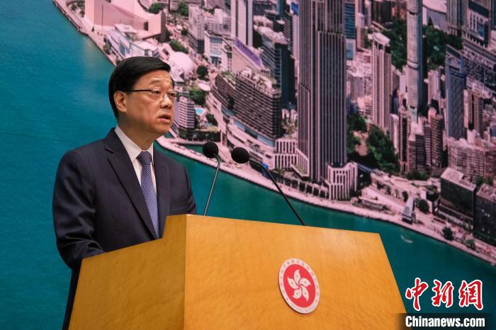 6月3日，香港特区行政长官李家超出席行政会议前会见媒体。