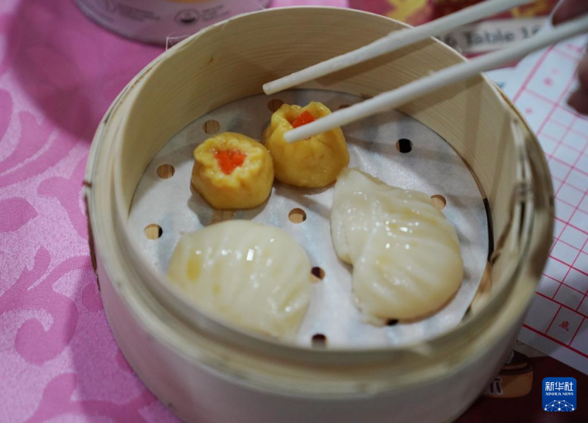 5月24日，在香港松悦园耆和护养院，老人家在进食软餐。