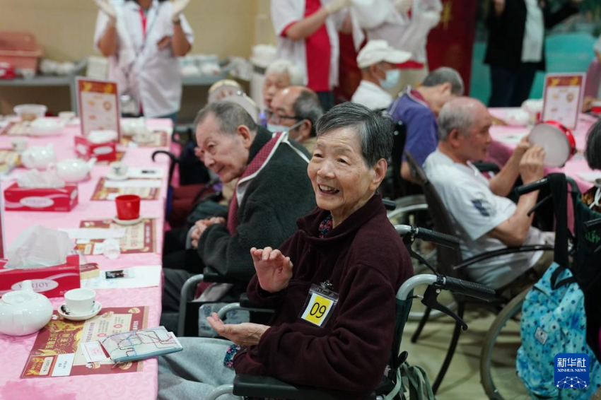 5月24日，在香港松悦园耆和护养院，老人家对“茶楼”的餐饮服务赞不绝口。