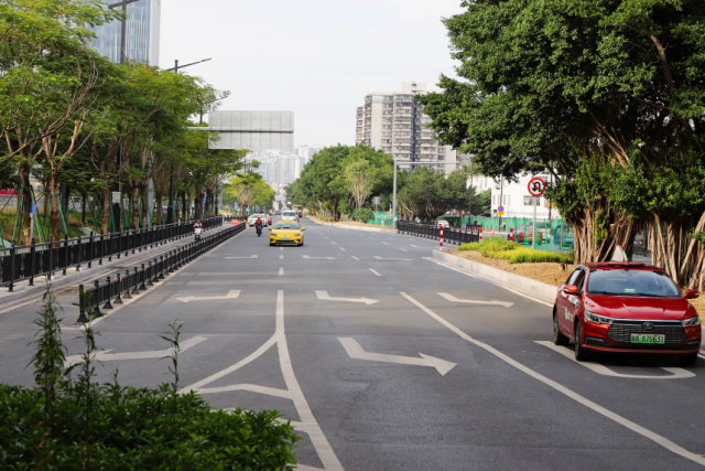 广州白云火车站东侧道路全要素提升。
