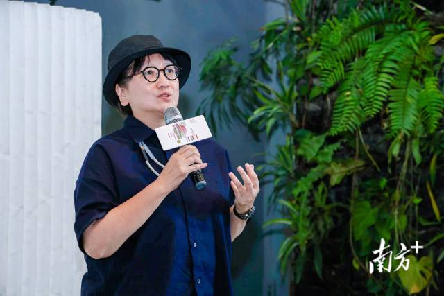 策展人周婉美介绍策展理念。