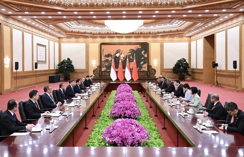 6月24日上午，国家主席习近平在北京人民大会堂会见来华进行正式访问的新加坡总理黄循财。图片来源：新华网