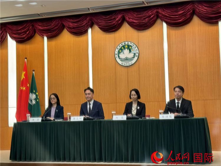 图为新闻发布会现场。