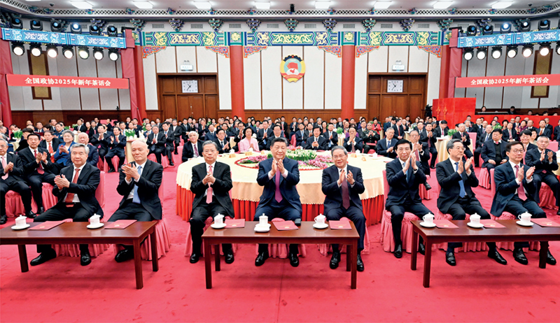 2024年12月31日，全国政协在北京举行新年茶话会。党和国家领导人习近平、李强、赵乐际、王沪宁、蔡奇、丁薛祥、李希、韩正出席茶话会并观看演出。图片来源：新华网