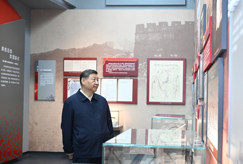 7月7日至8日，中共中央总书记、国家主席、中央军委主席习近平在山西考察。这是7日下午，习近平在位于阳泉市狮脑山的百团大战纪念馆考察。图片来源：新华网