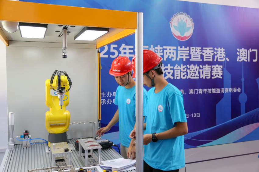 7月8日在上海第二工业大学拍摄的海峡两岸暨香港、澳门青年技能邀请赛现场。