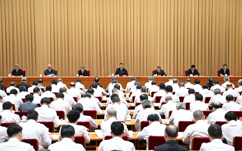 7月14日至15日，中央城市工作会议在北京举行。中共中央总书记、国家主席、中央军委主席习近平出席会议并发表重要讲话。中共中央政治局常委李强、赵乐际、王沪宁、蔡奇、丁薛祥、李希出席会议。图片来源：新华网