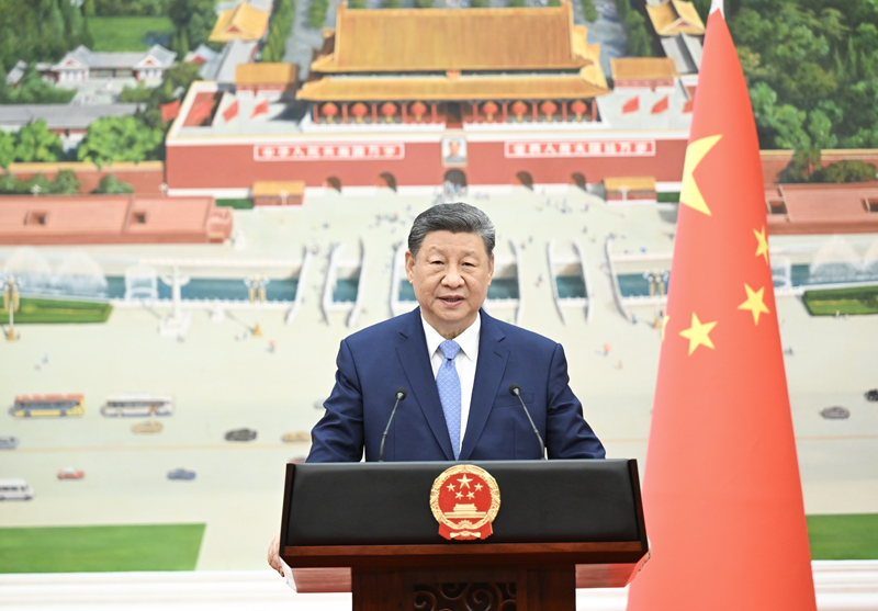 7月25日上午，国家主席习近平在北京人民大会堂接受16位驻华大使递交国书。这是仪式结束后，习近平在北京厅对使节们发表讲话。图片来源：新华网