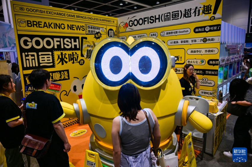 7月25日，人们在第26届香港动漫电玩节上参观。