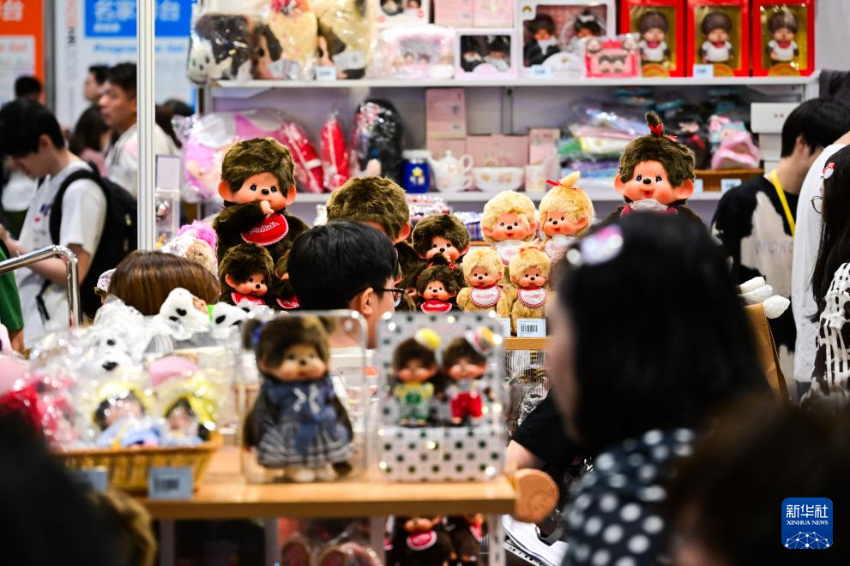 7月25日，人们在第26届香港动漫电玩节上参观。