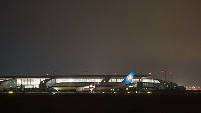 广州白云国际机场第五跑道成功试飞